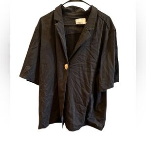 Commonry / black short sleeve top with accent button 22